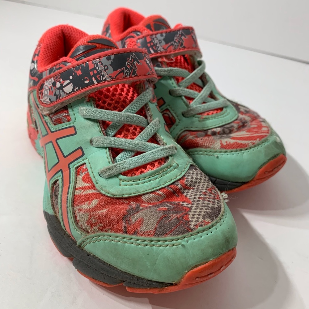 Adorable‎ ASICS coral and mint green Velcro closure